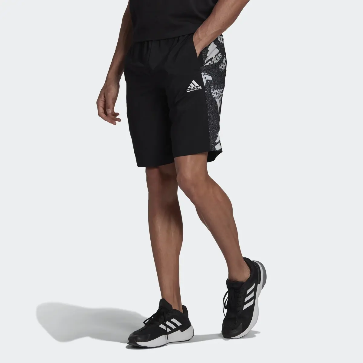 Adidas Short Essentials BrandLove Woven. 1