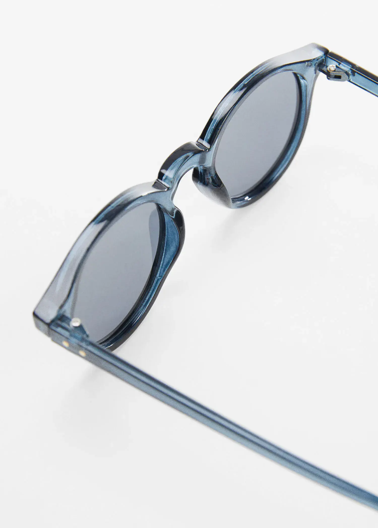 Mango Polarized sunglasses. a close up of a pair of sunglasses. 