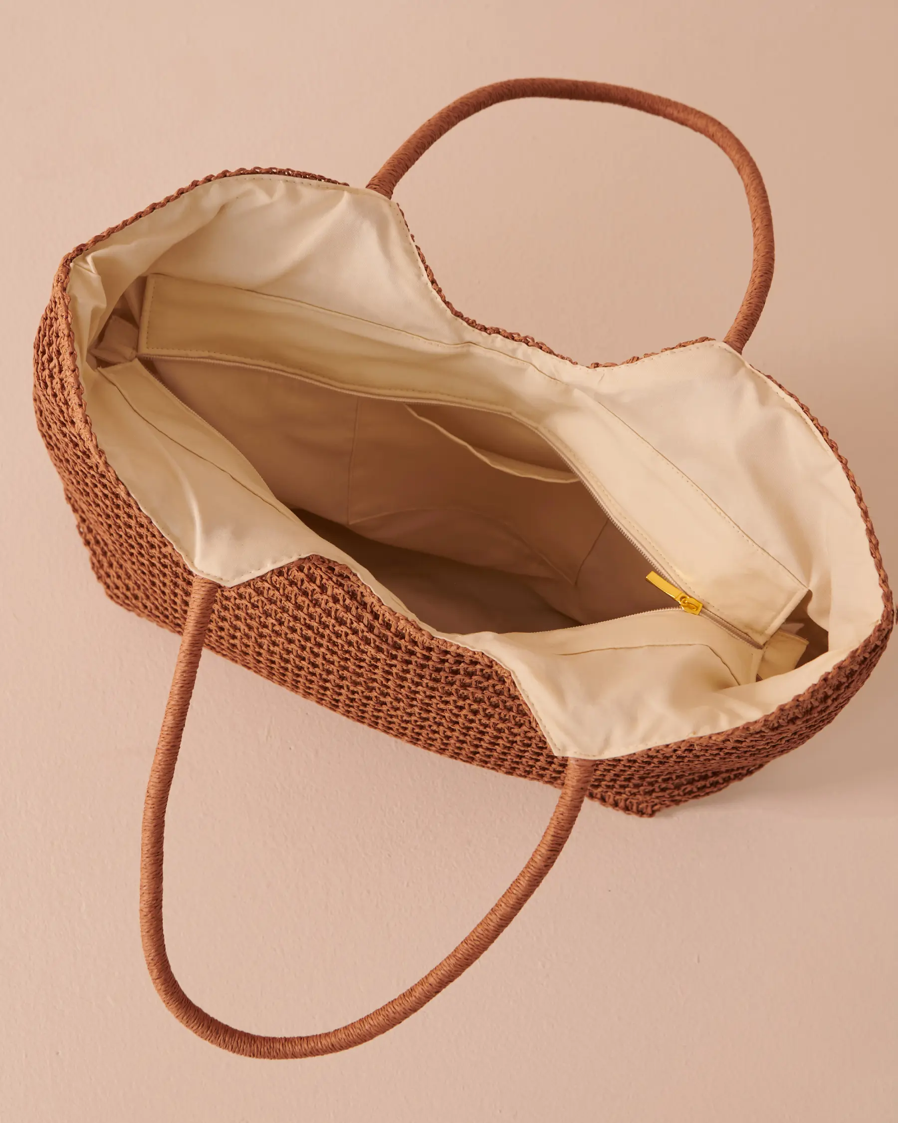 La Vie en Rose Straw Bag. 2