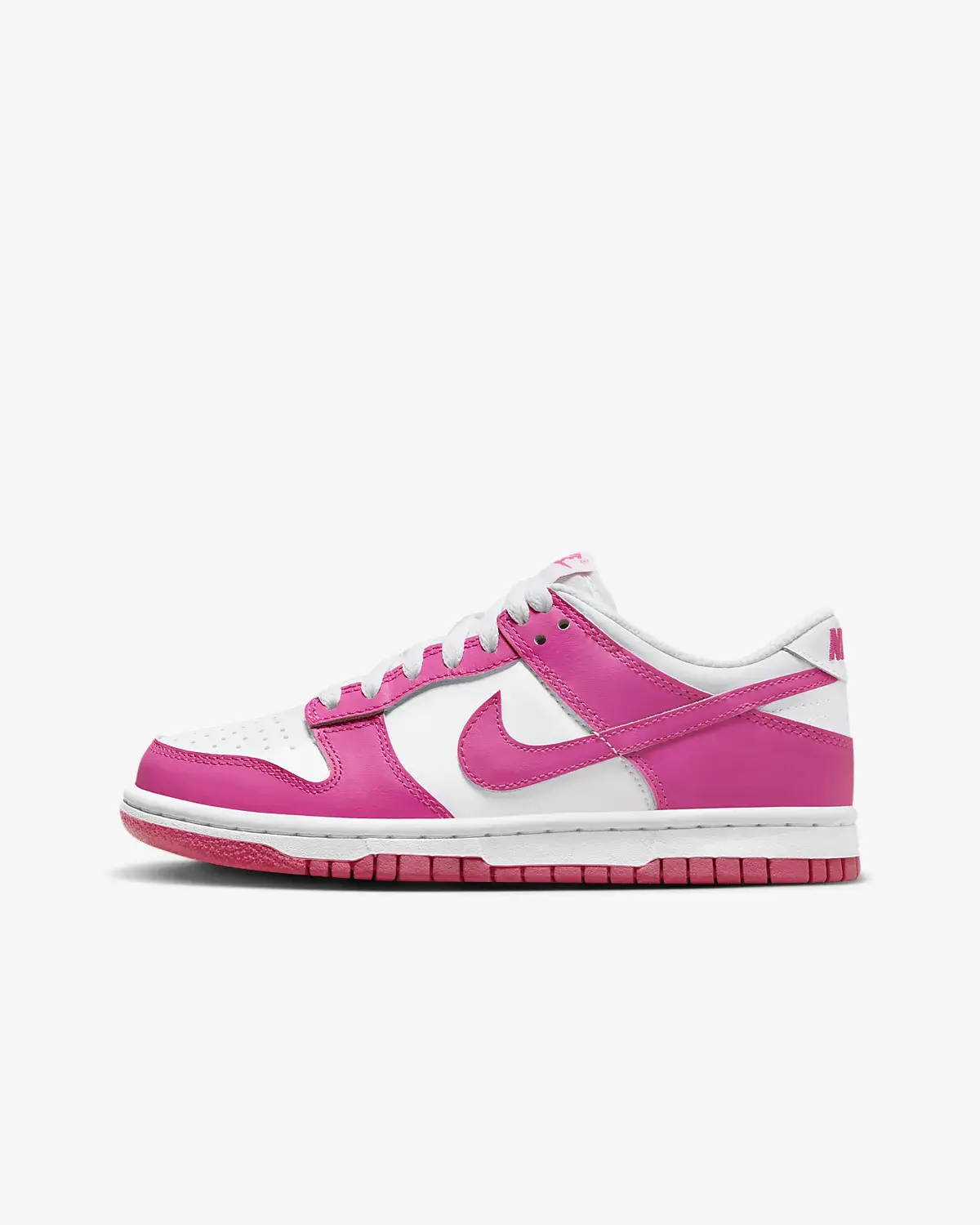 Nike Dunk Low. 1