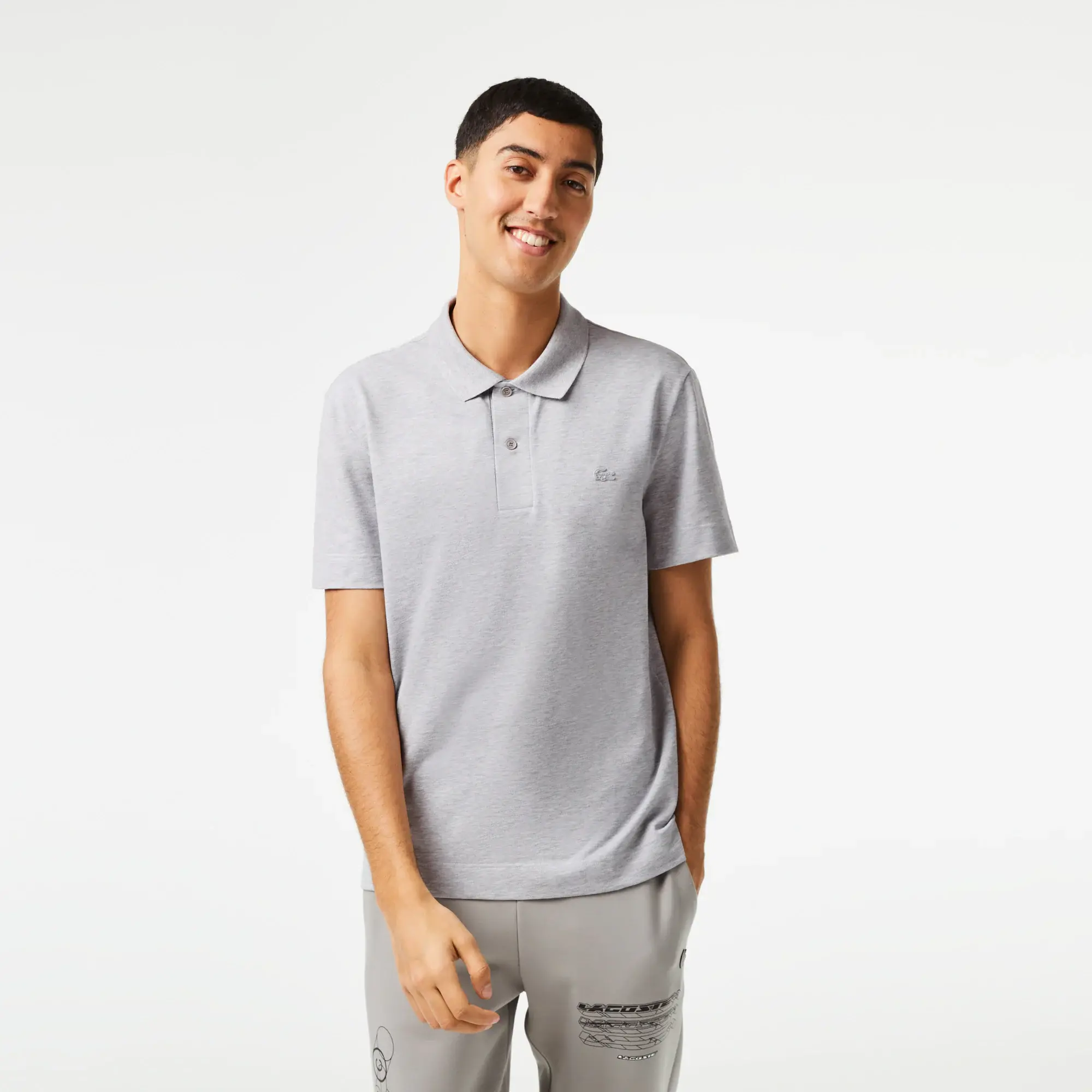 Lacoste Men's Ultralight Piqué Lacoste Movement Polo. 1