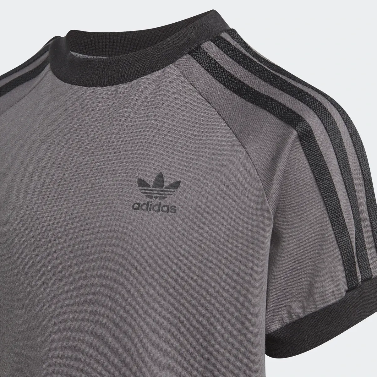 Adidas Adicolor 3-Stripes Tee. 3