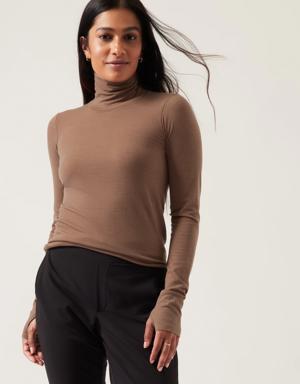 Athleta Foresthill Ascent Seamless Turtleneck beige