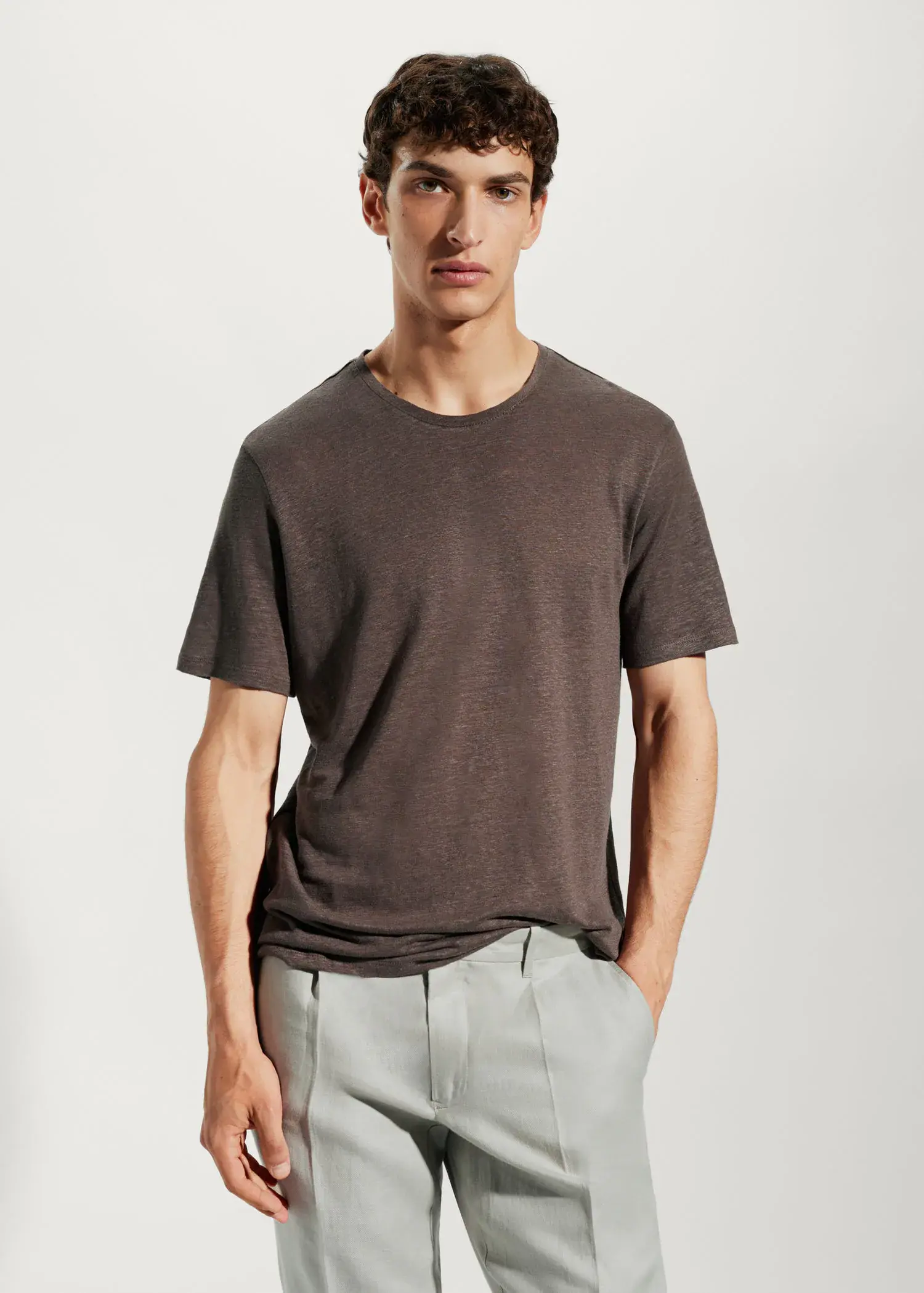 Mango 100% linen slim-fit t-shirt. a man wearing a brown t-shirt and gray pants. 