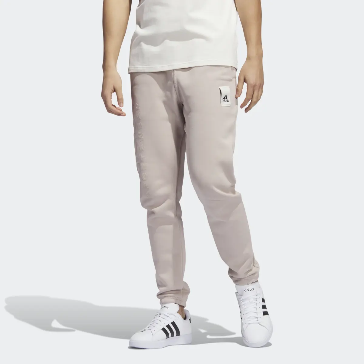 Adidas Pantaloni Lounge Fleece. 1