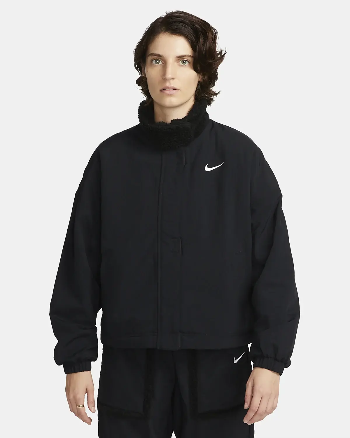 Nike Sportswear Essential. 1