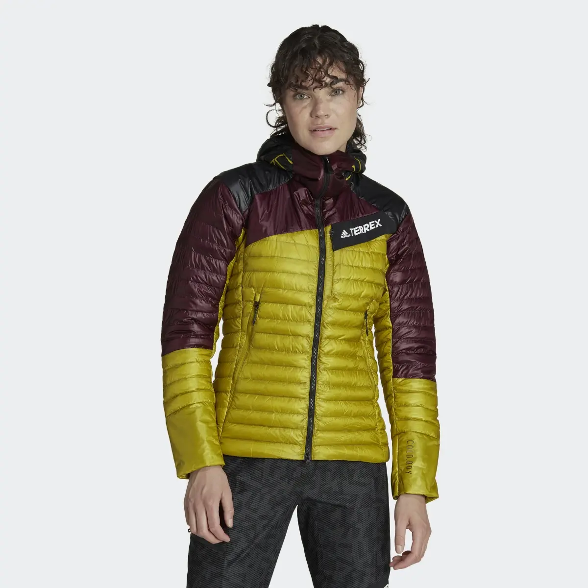 Adidas Chaqueta con capucha Techrock Year-Round Down. 2