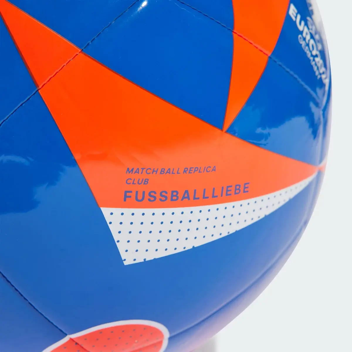 Adidas Ballon Fussballliebe Club. 3