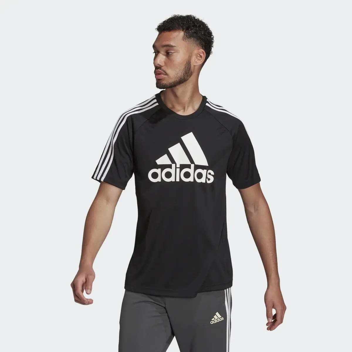 Adidas Camiseta AEROREADY Sereno Logo. 2