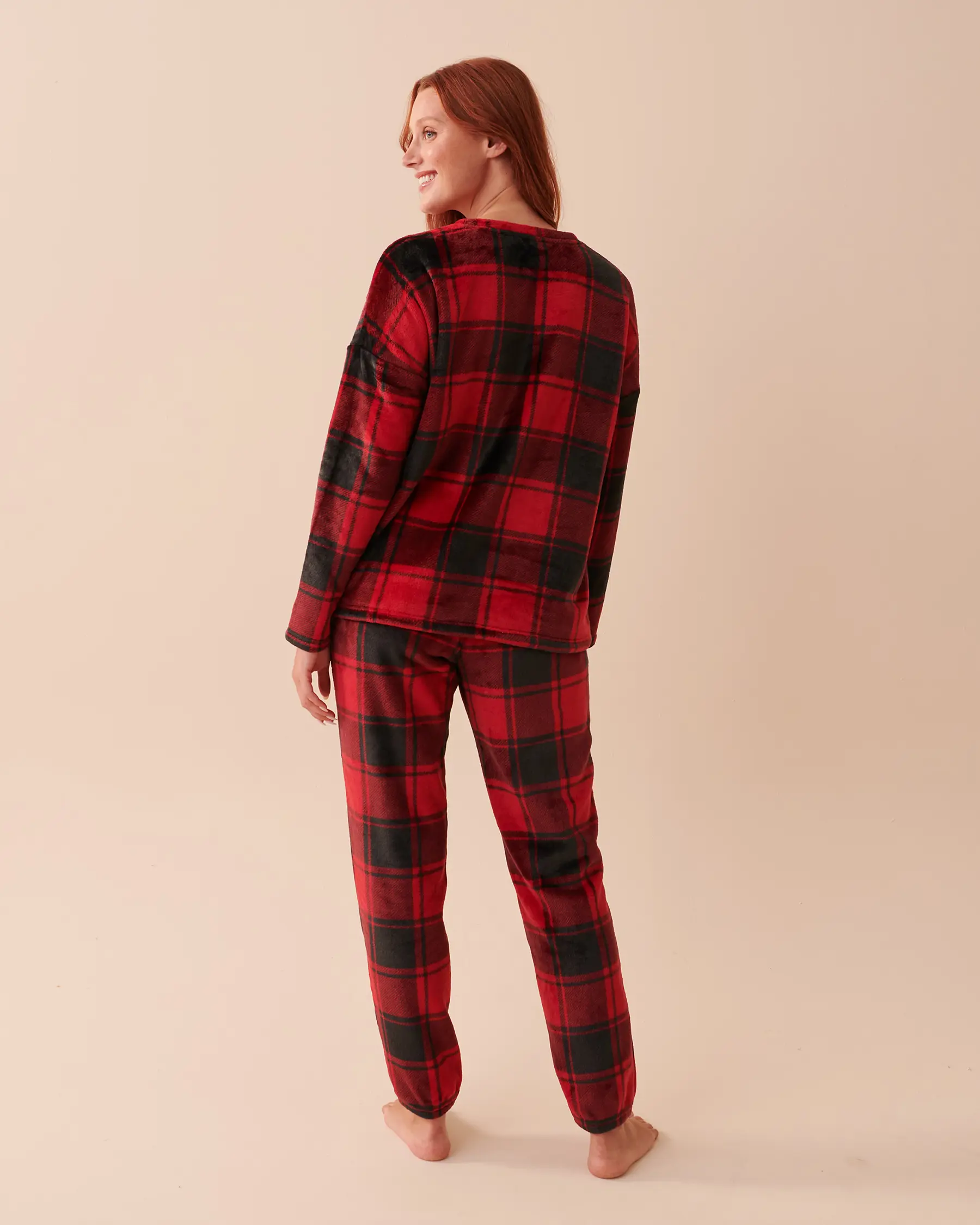 La Vie en Rose Buffalo Plaid Soft Plush PJ Set. 3