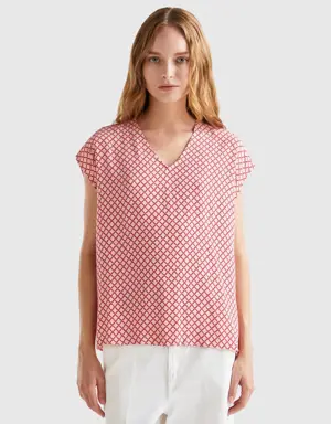 printed sleeveless blouse