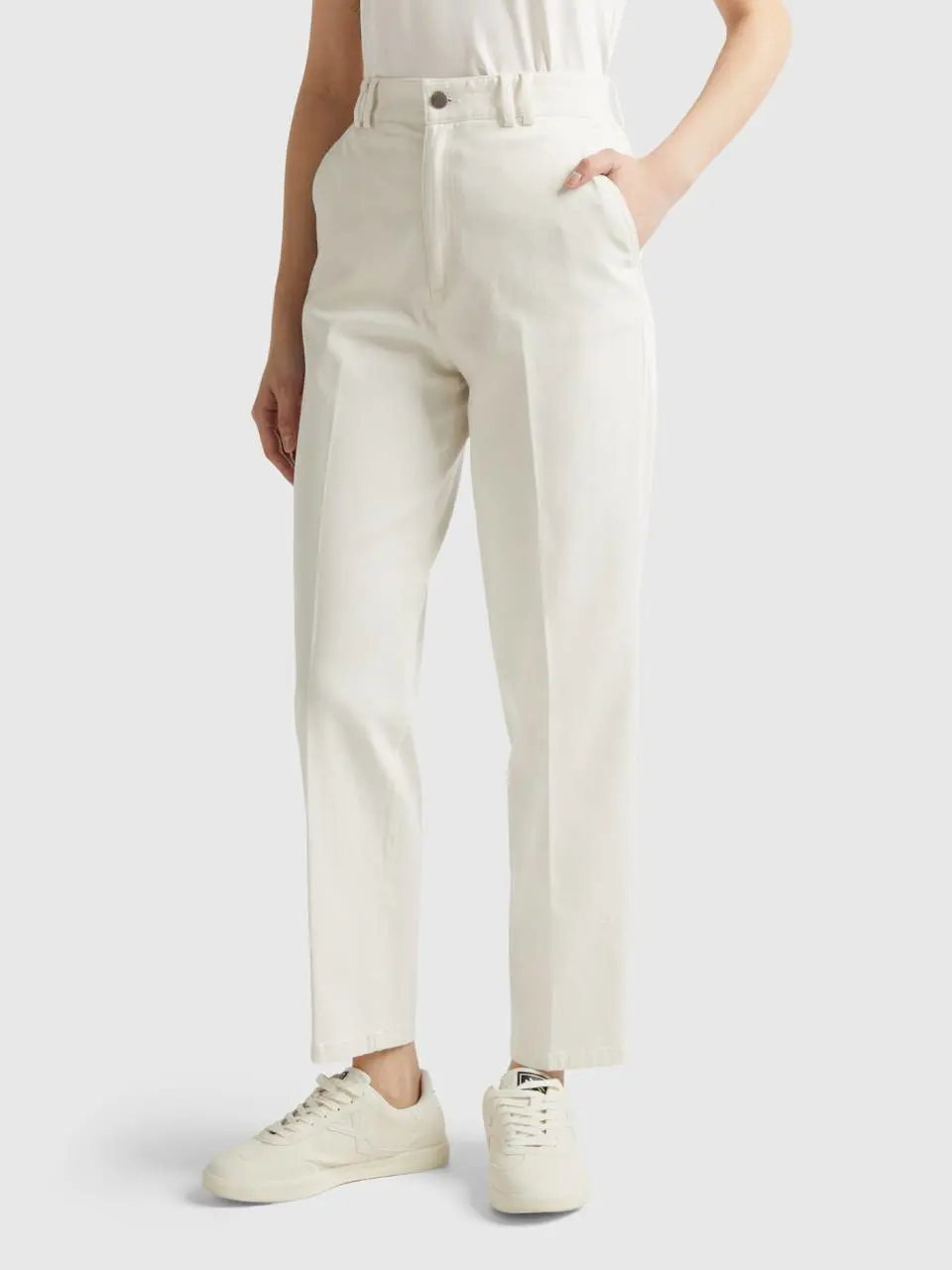 Benetton chino trousers in cotton and modal®. 1