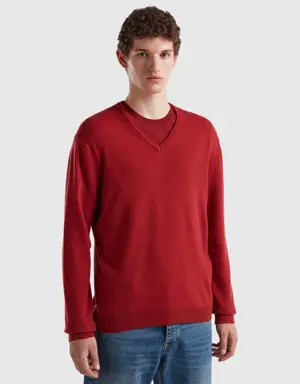 burgundy v-neck sweater in pure merino wool