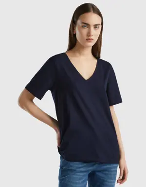 v-neck t-shirt in slub cotton
