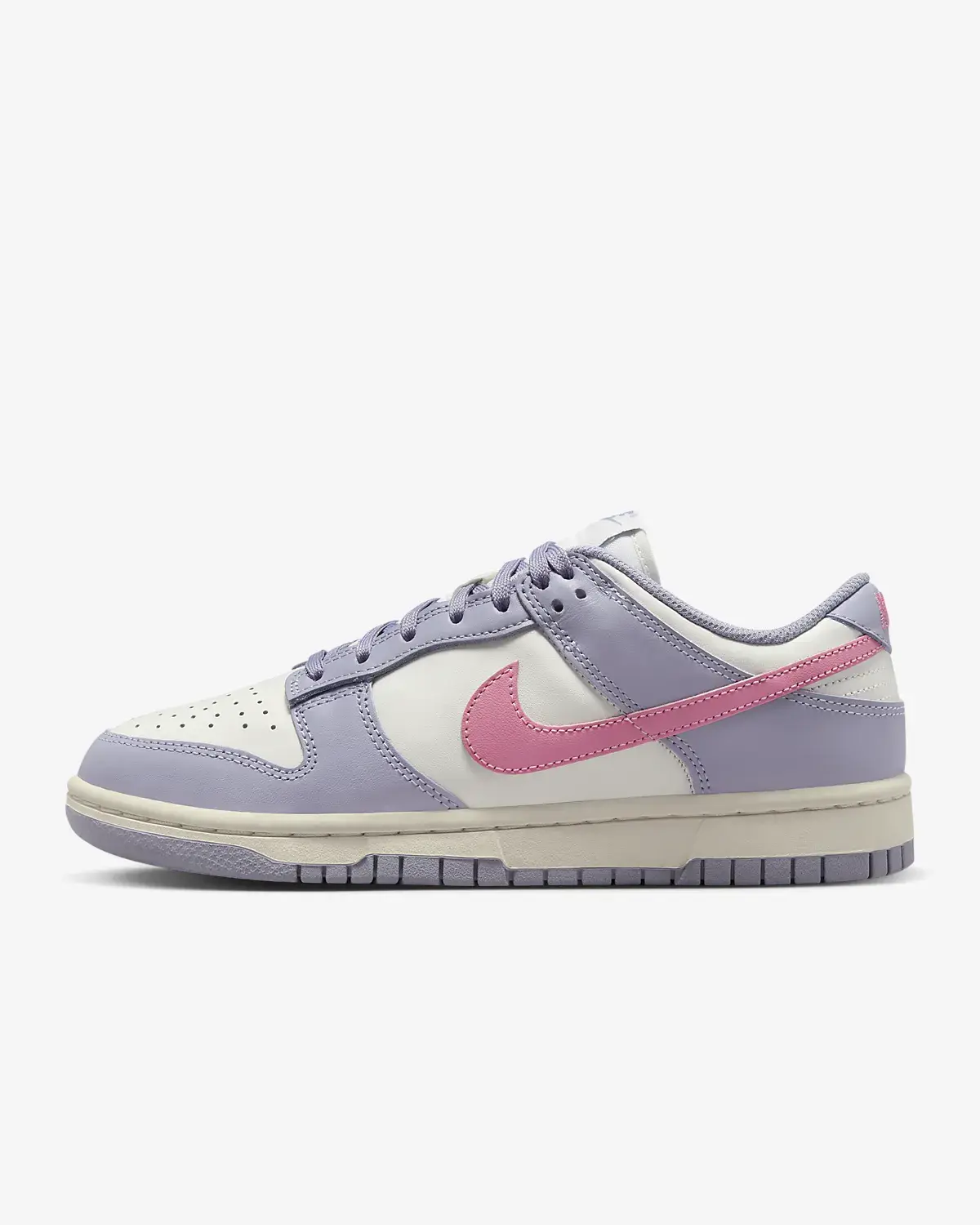 Nike Dunk Low. 1