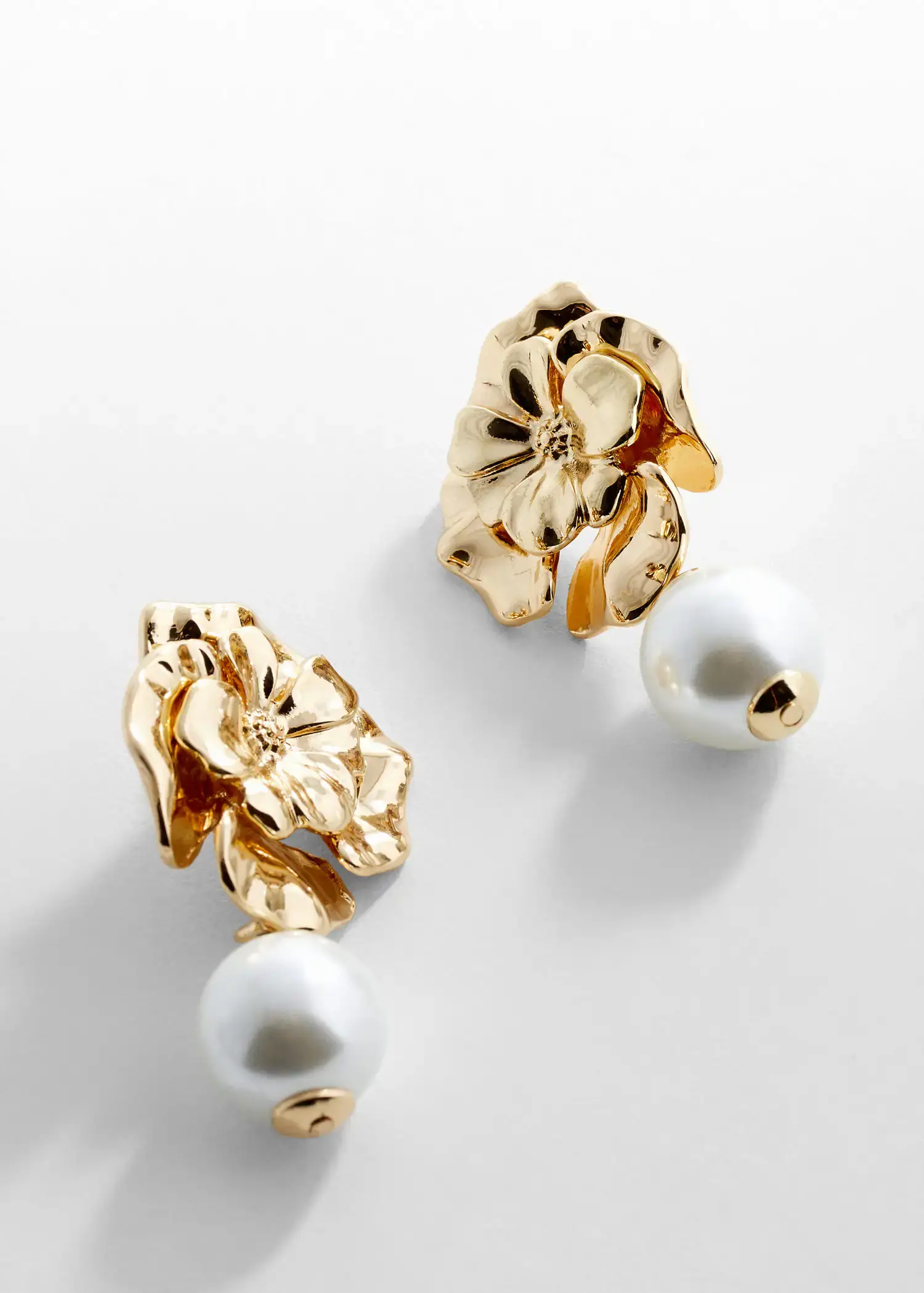 Mango Pearl dangle flower earrings. 2