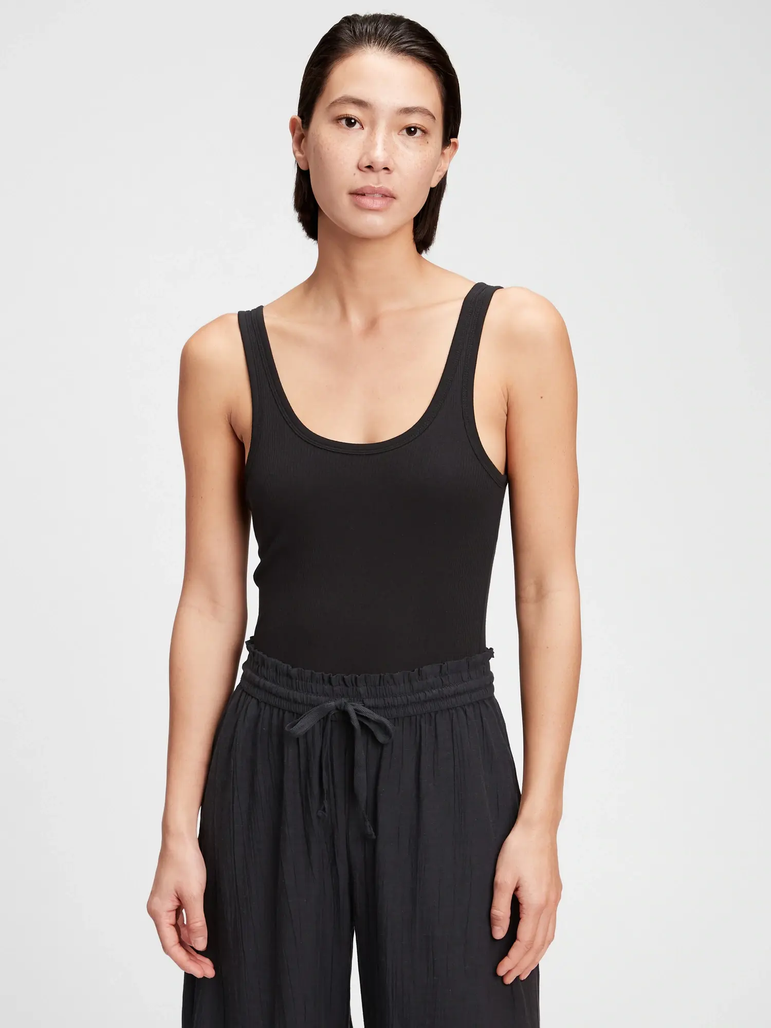 Gap Forever Favorite Support Tank Top black. 1