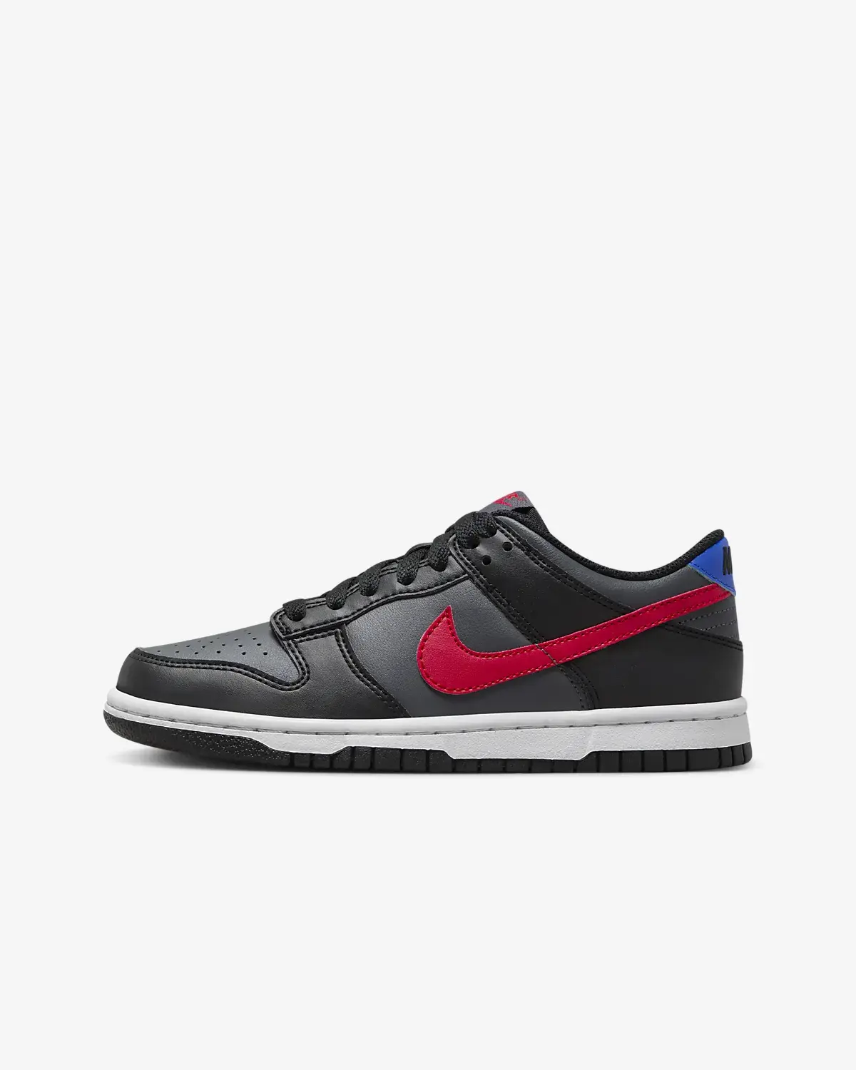 Nike Dunk Low. 1