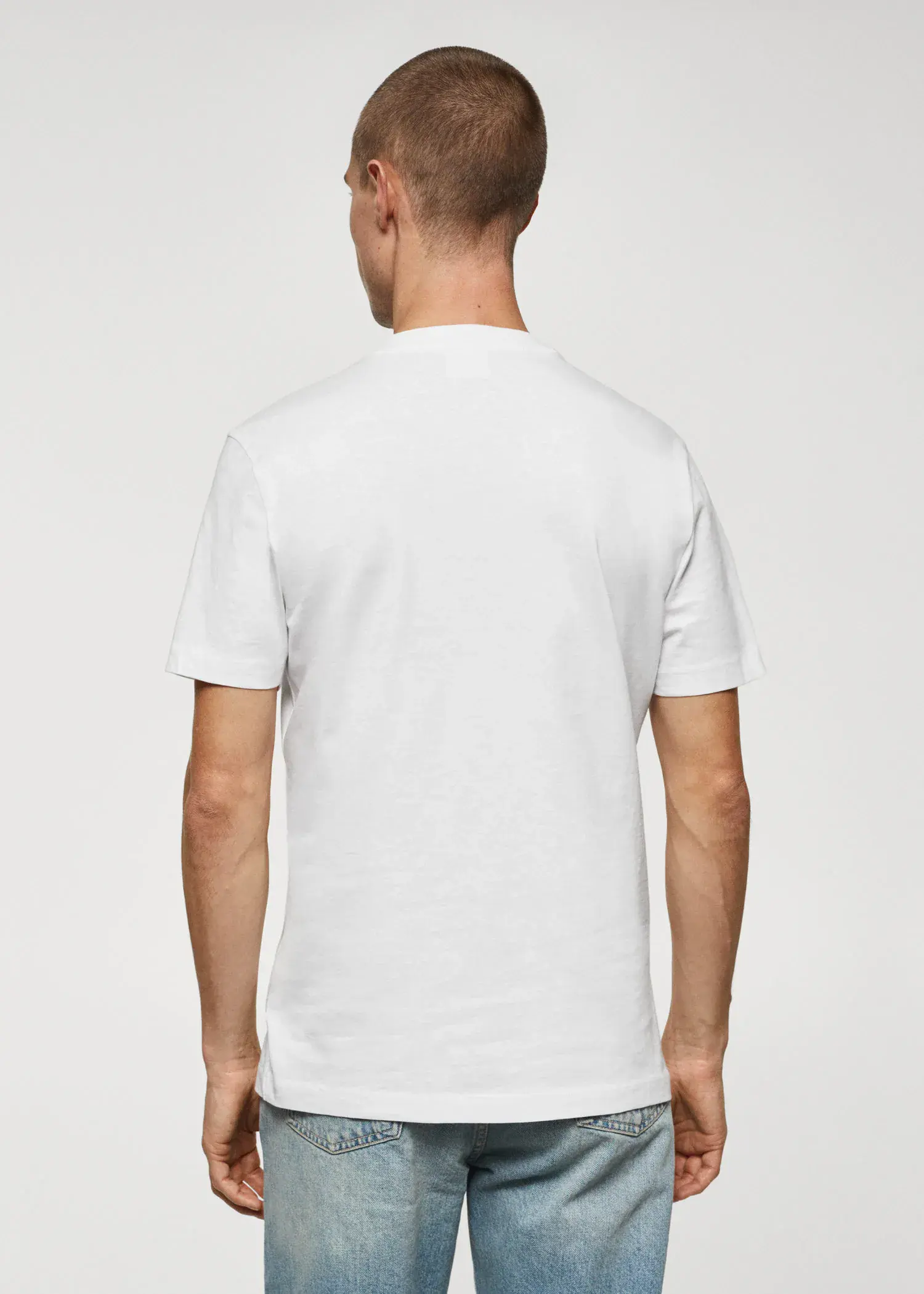 Mango T-shirt básica de algodão com gola em V. 3
