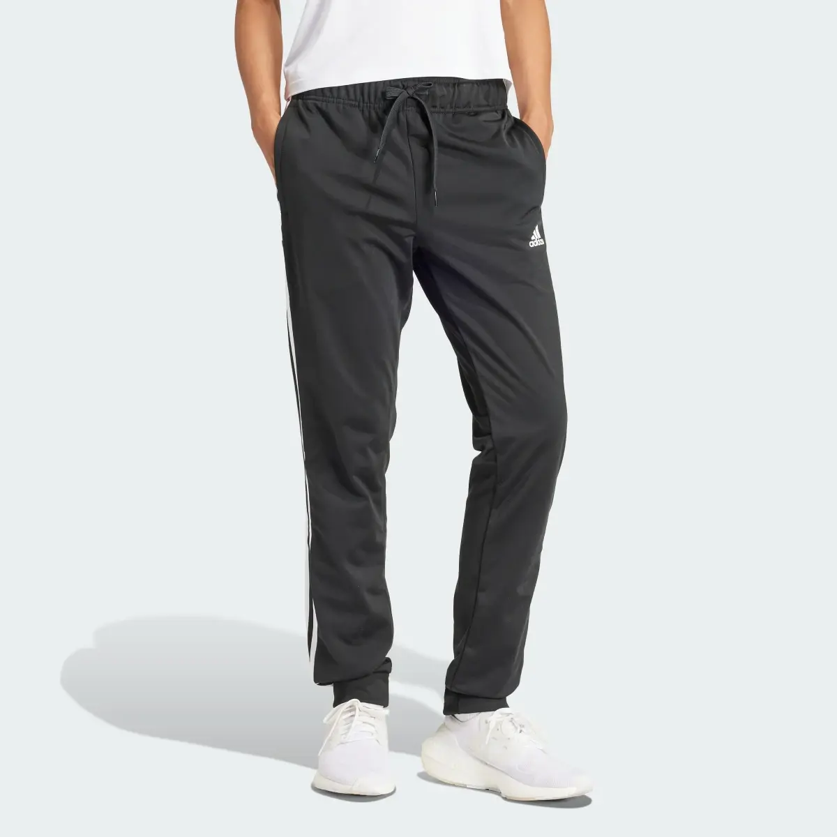 Adidas Pantalón Primegreen Essentials Warm-Up Slim Tapered 3 bandas. 3