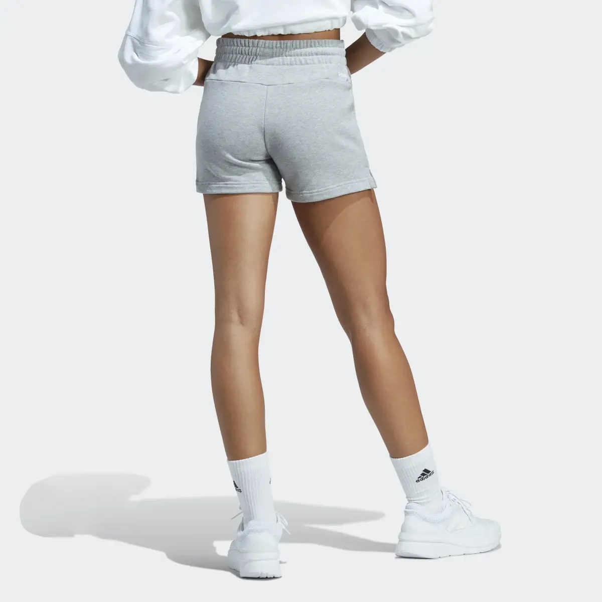 Adidas Short en molleton Linear Essentials. 2