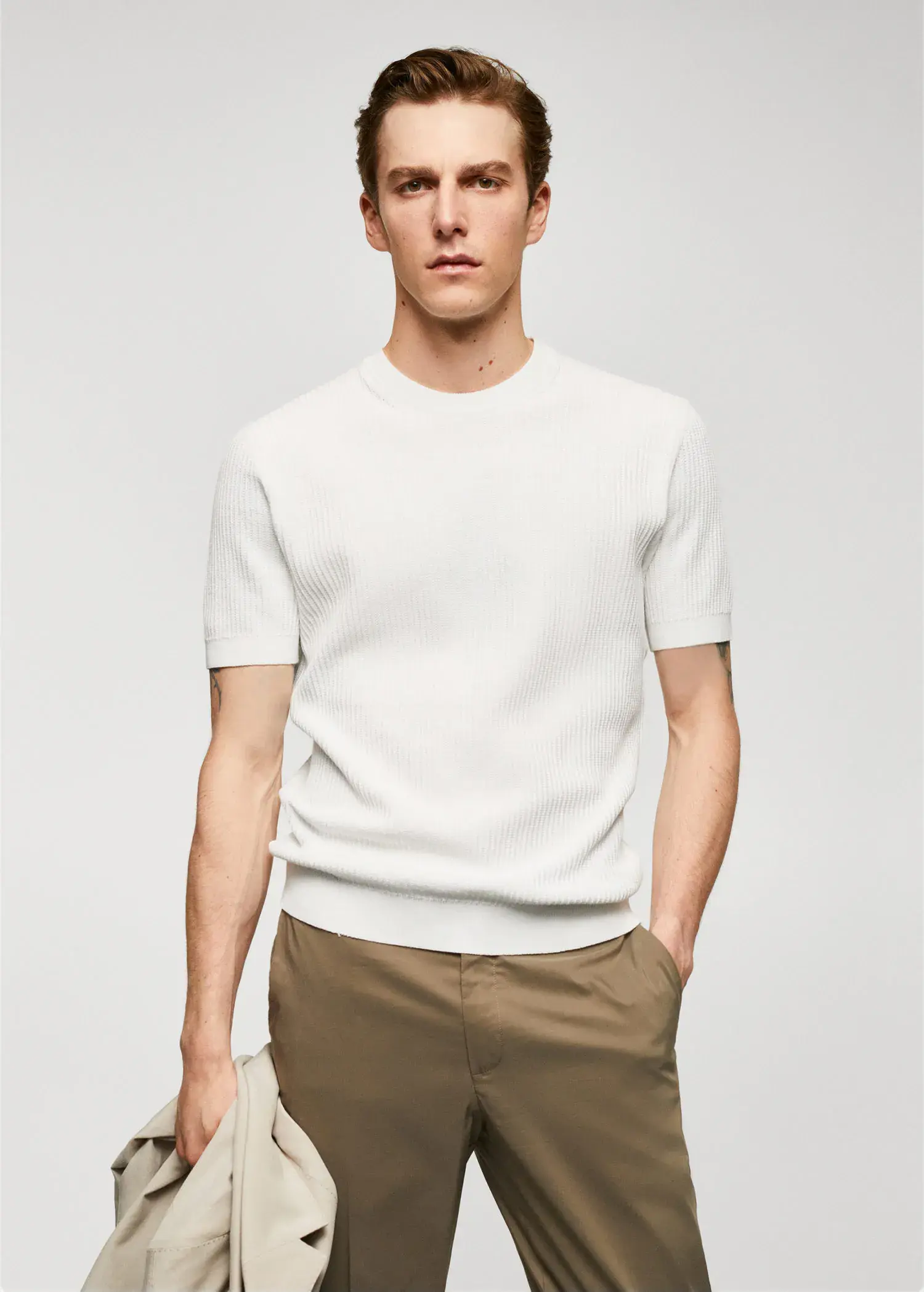 Mango 100% cotton t-shirt with ribbed structure. a man wearing a white shirt and brown shorts. 