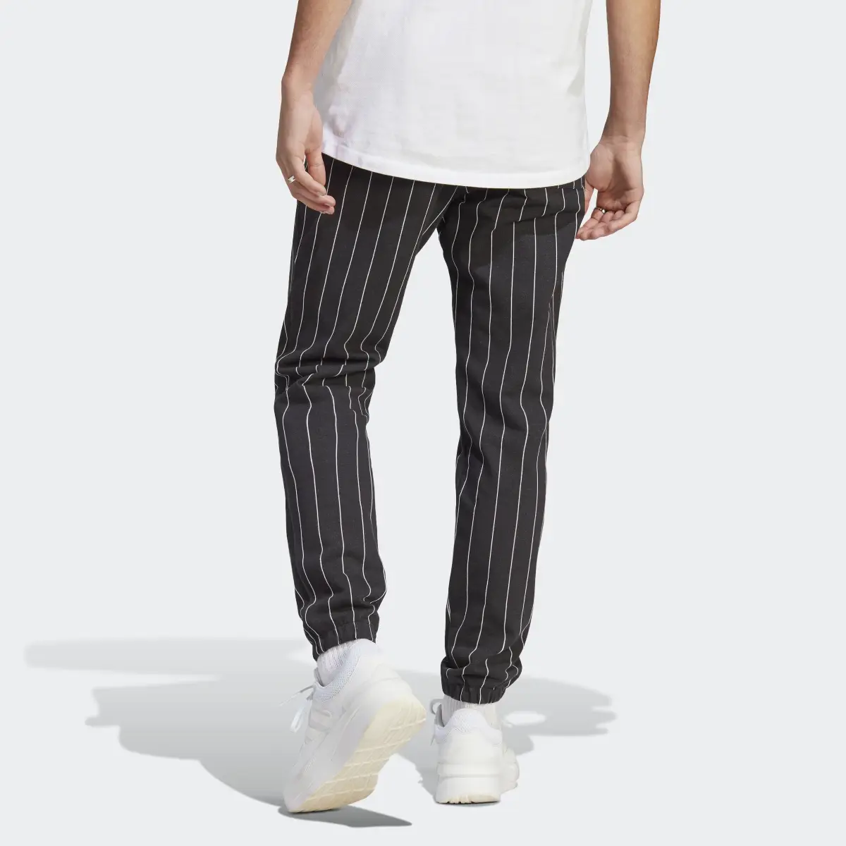 Adidas Pantaloni Pinstripe Fleece. 2