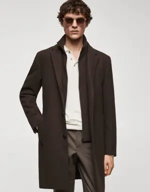 Wool coat with detachable collar