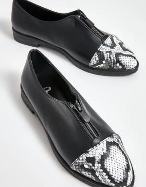 Siyah Beyaz Yılan Baskı Kadın Oxford Ayakkabı K01641160009