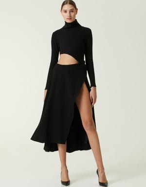 Siyah Kesim Detaylı Midi Elbise