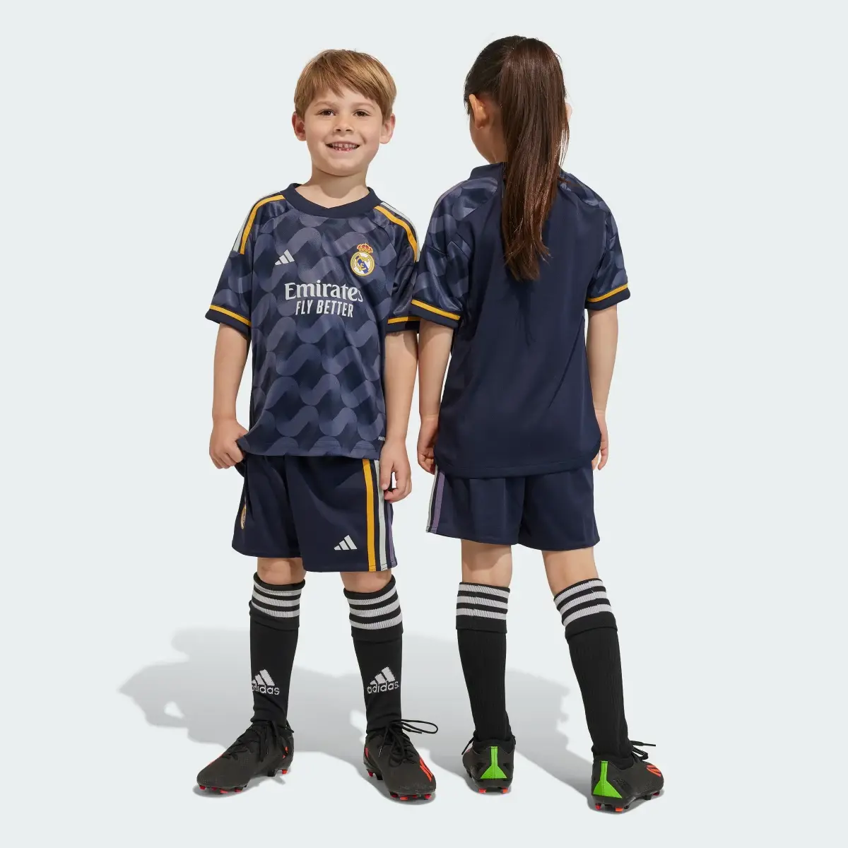 Adidas Real Madrid 23/24 Away Mini Kit. 3 Adidas Real Madrid 23/24 Away Mini Kit. 3