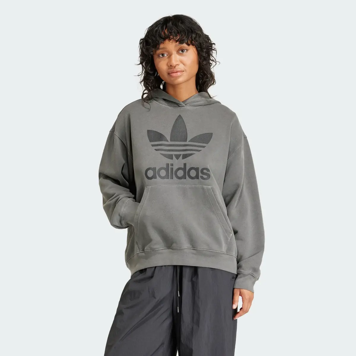 Adidas Sweat-shirt à capuche Trèfle délavé. 2