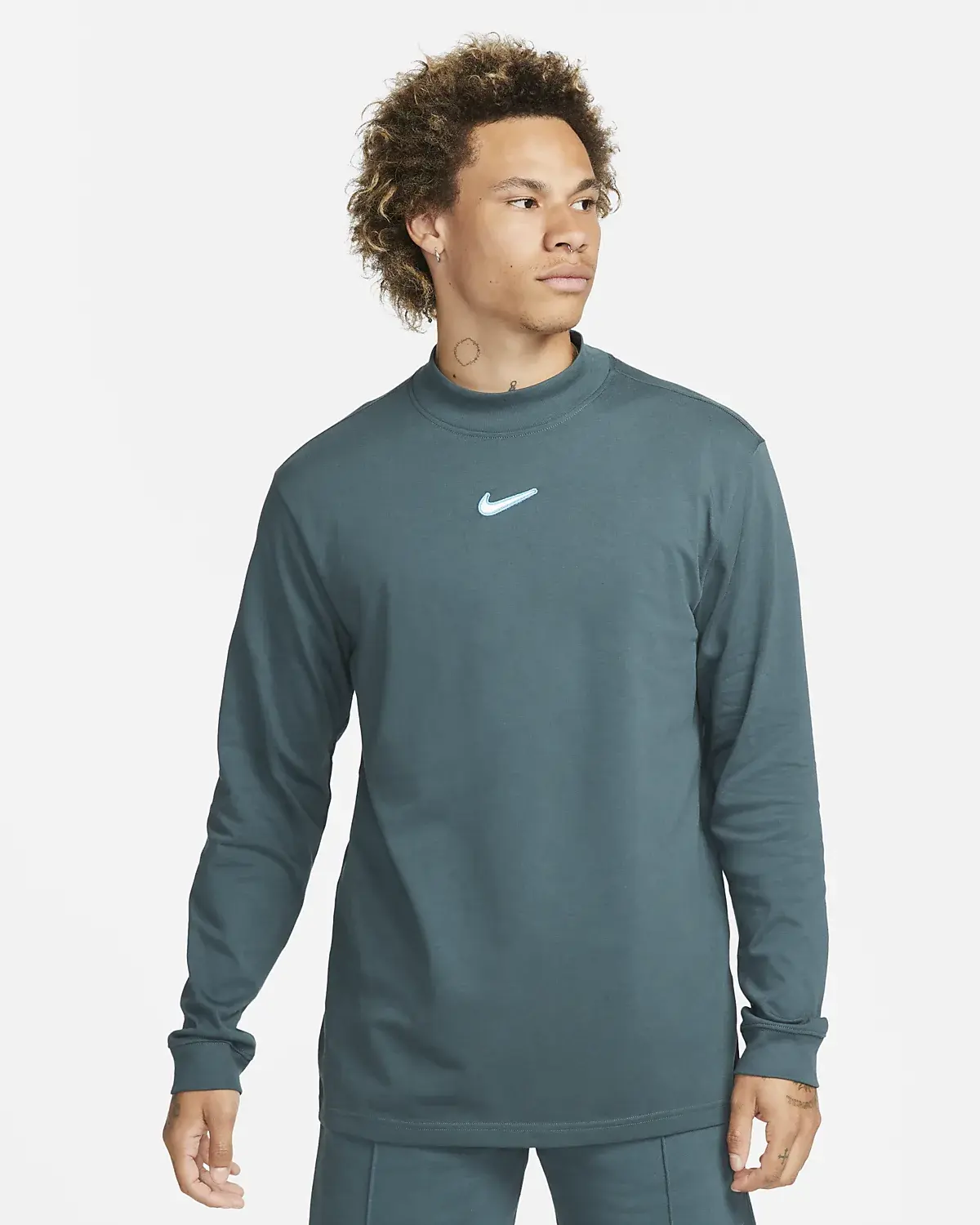 Nike Sportswear. 1