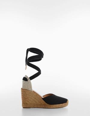 Wedge shoe with straps