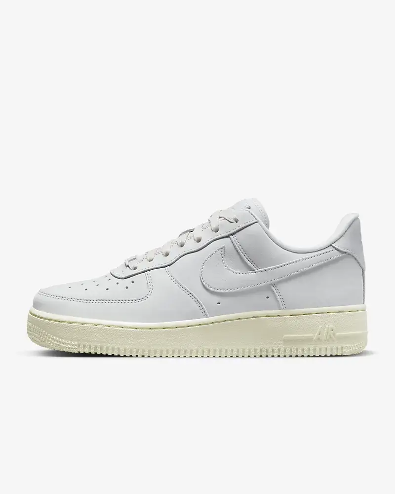 Nike Air Force 1 Premium. 1