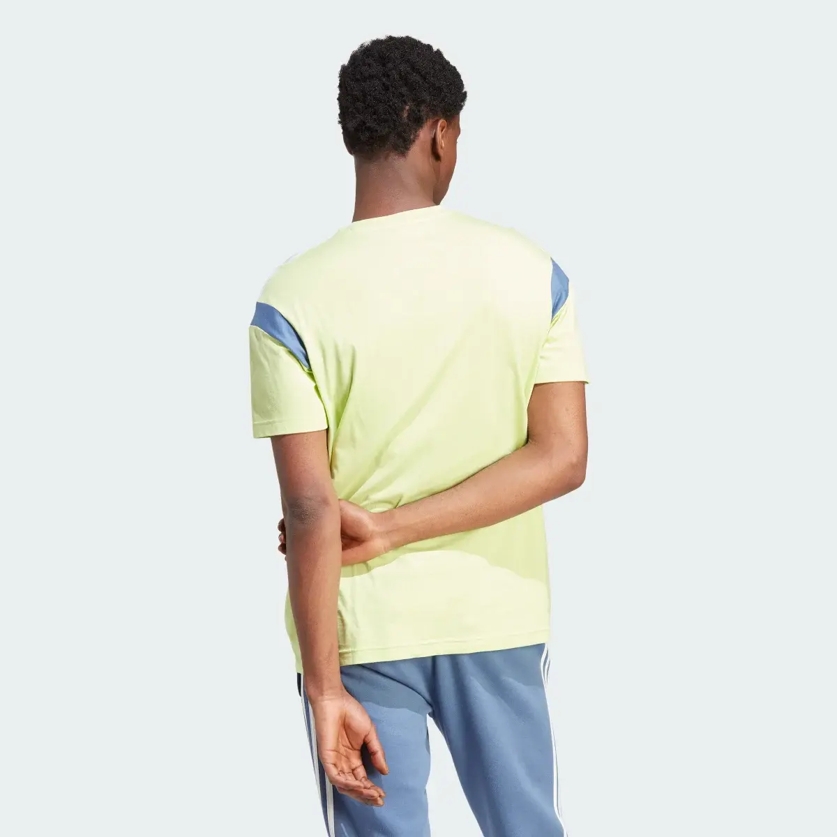 Adidas T-shirt colorblock. 3