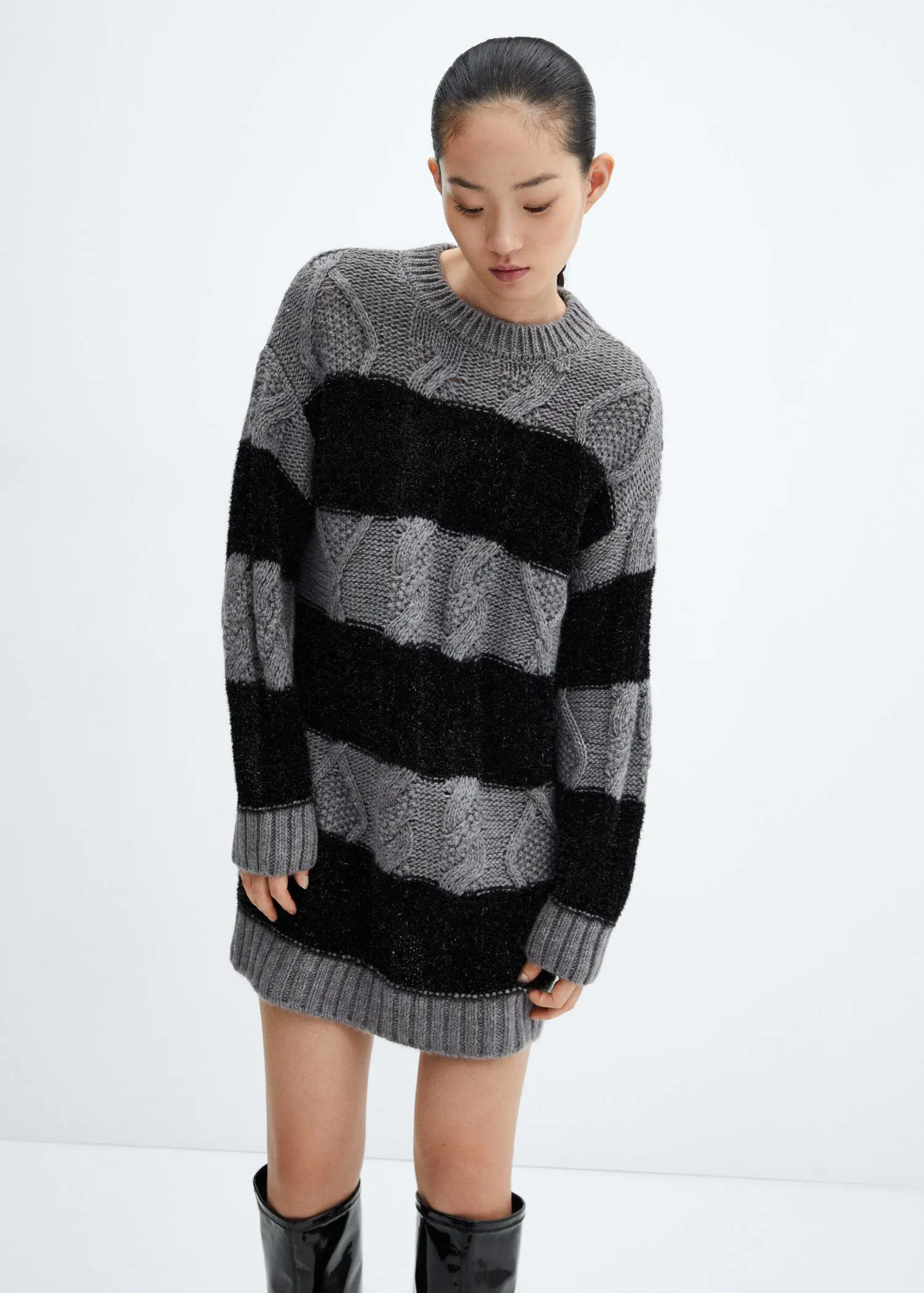 Mango Sukienka typu sweter w paski. 2