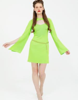 Kare Yakalı Kol Yırtmaçlı Zincir Kemer Detaylı Yeşil Mini Elbise