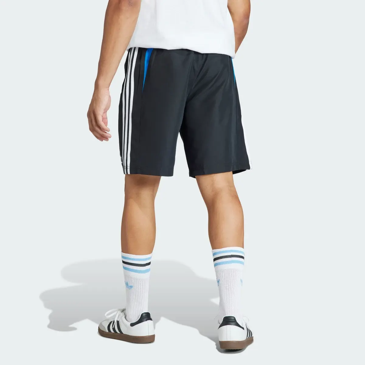 Adidas Oversized Shorts. 2