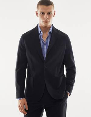 Breathable slim-fit suit jacket