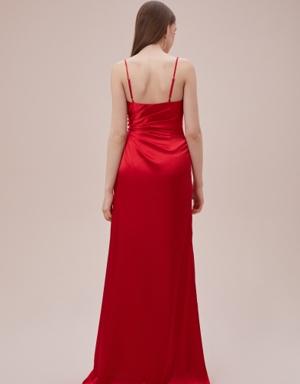 Kırmızı İnce Askılı Yırtmaçlı Saten Uzun Elbise
