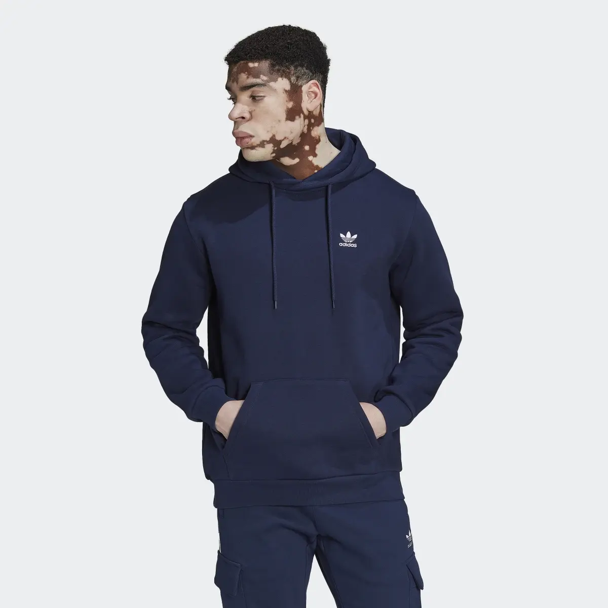 Adidas Adicolor Essentials Trefoil Hoodie. 2