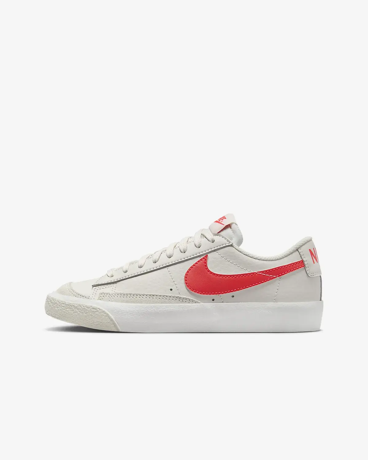 Nike Blazer Low '77. 1