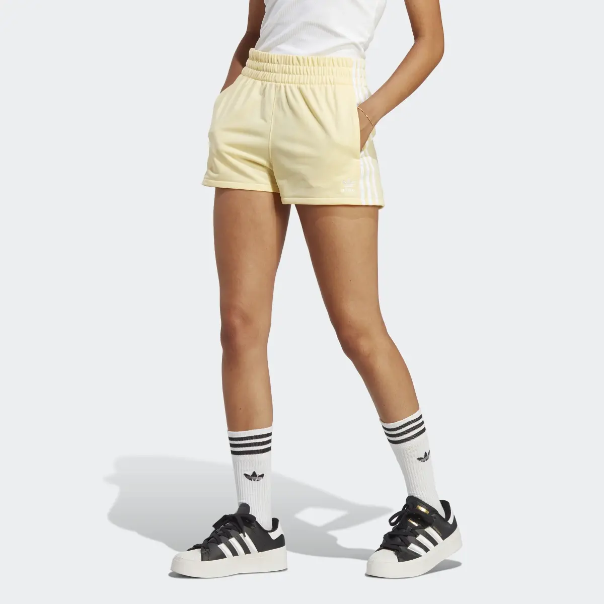 Adidas 3-Streifen Shorts. 1