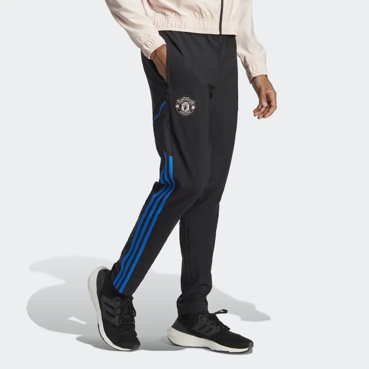 Adidas Manchester United Presentation Pants. 1