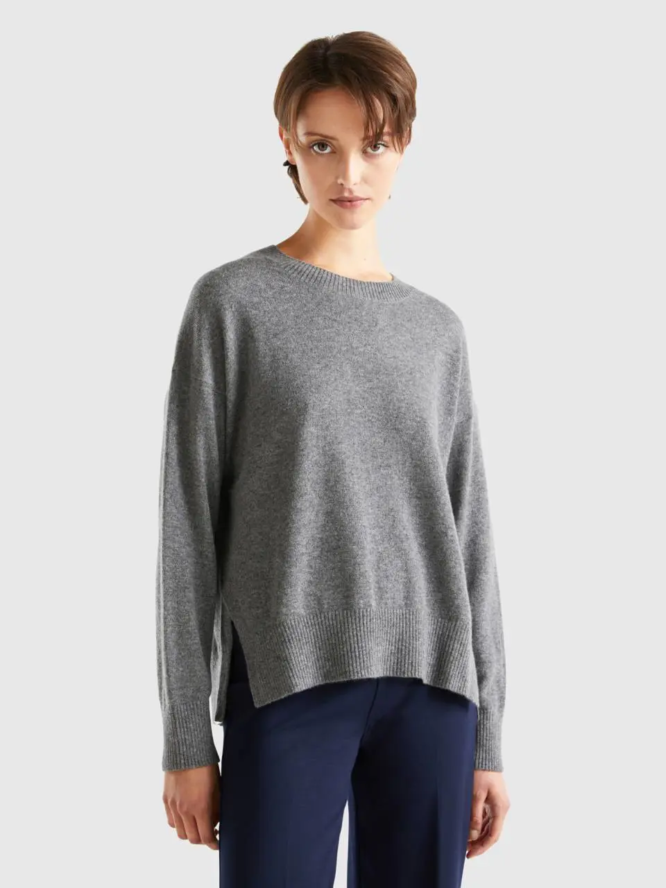 Benetton dark gray sweater in 100% cashmere. 1