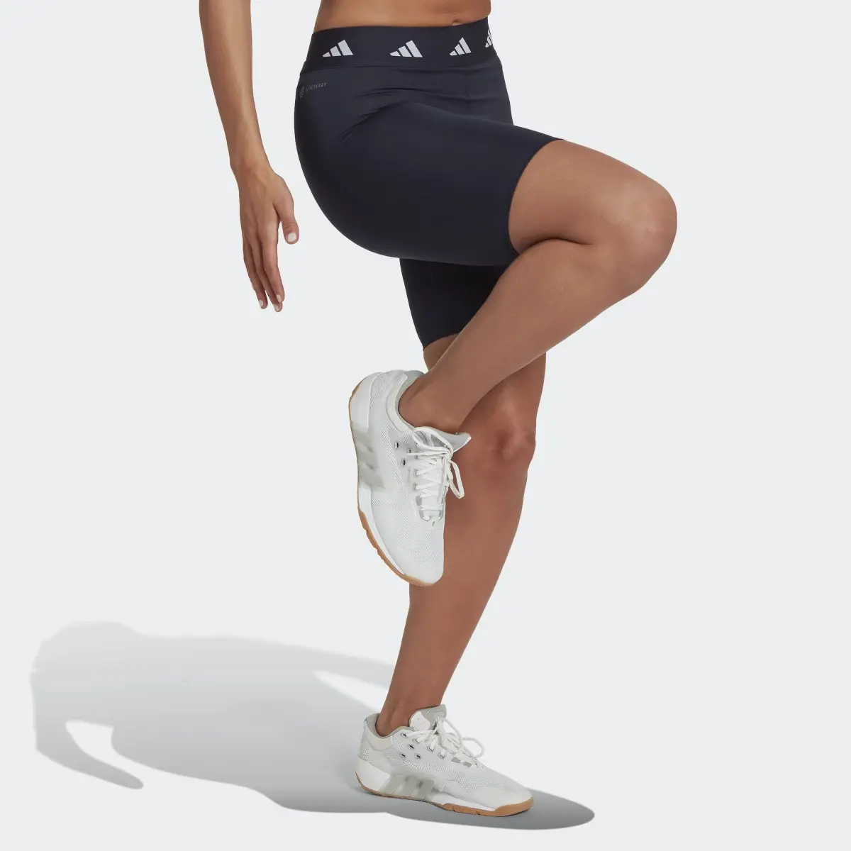 Adidas Techfit kurze Leggings. 1