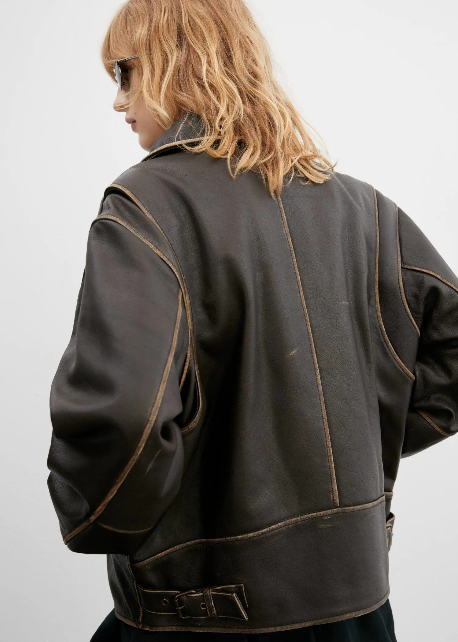 Mango Oversized worn-effect leather jacket. 3