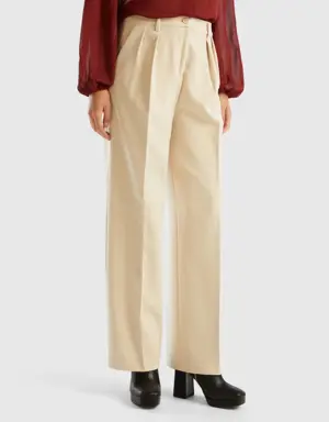 wide trousers with pleats
