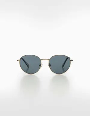 Round metal-rimmed sunglasses